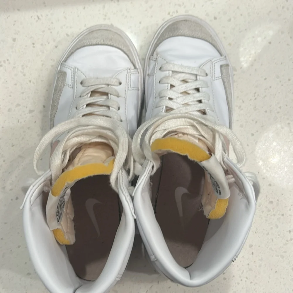 Nike Blazers - Picture 5 of 7